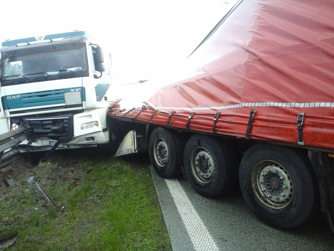 Ciężarówką w barierki