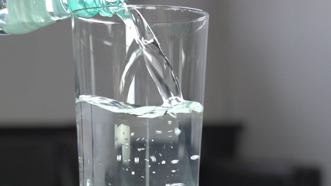 Co warto wyczytać z etykiety na wodzie?