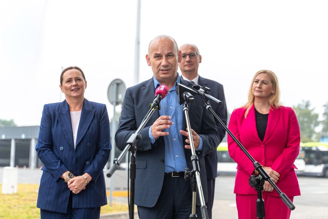 Na zdjęciu między innymi Prezydent Marcin Witko oraz wójt Piotr Majchrowski.