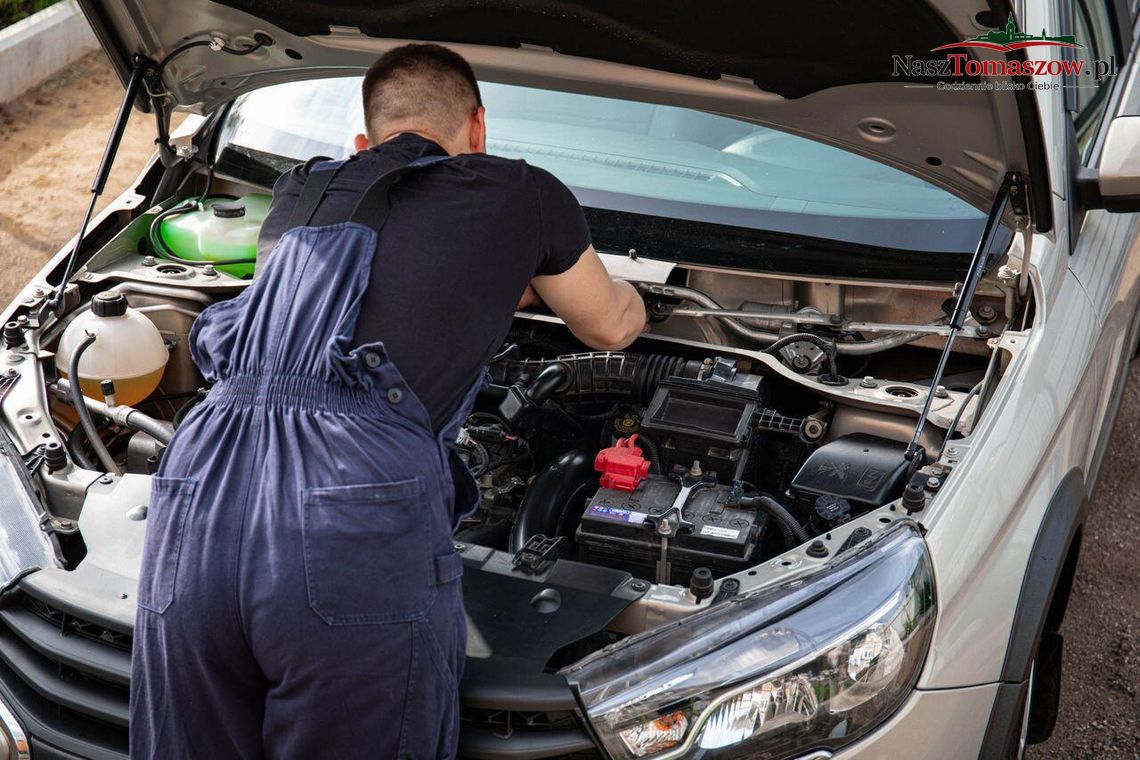 Czy warto czekać na lepszą ofertę za auto? Psychologia sprzedaży samochodów