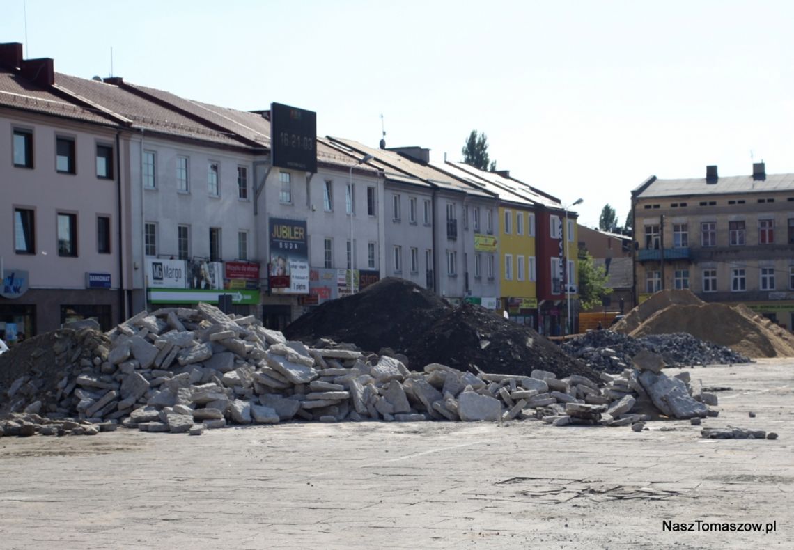 Czysty dywan i brudne firanki