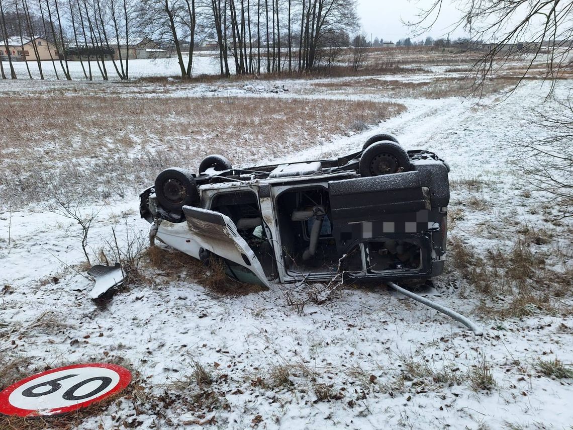Dachowanie w Kierzu. Interwencja OSP Lubochnia i strażaków z Tomaszowa