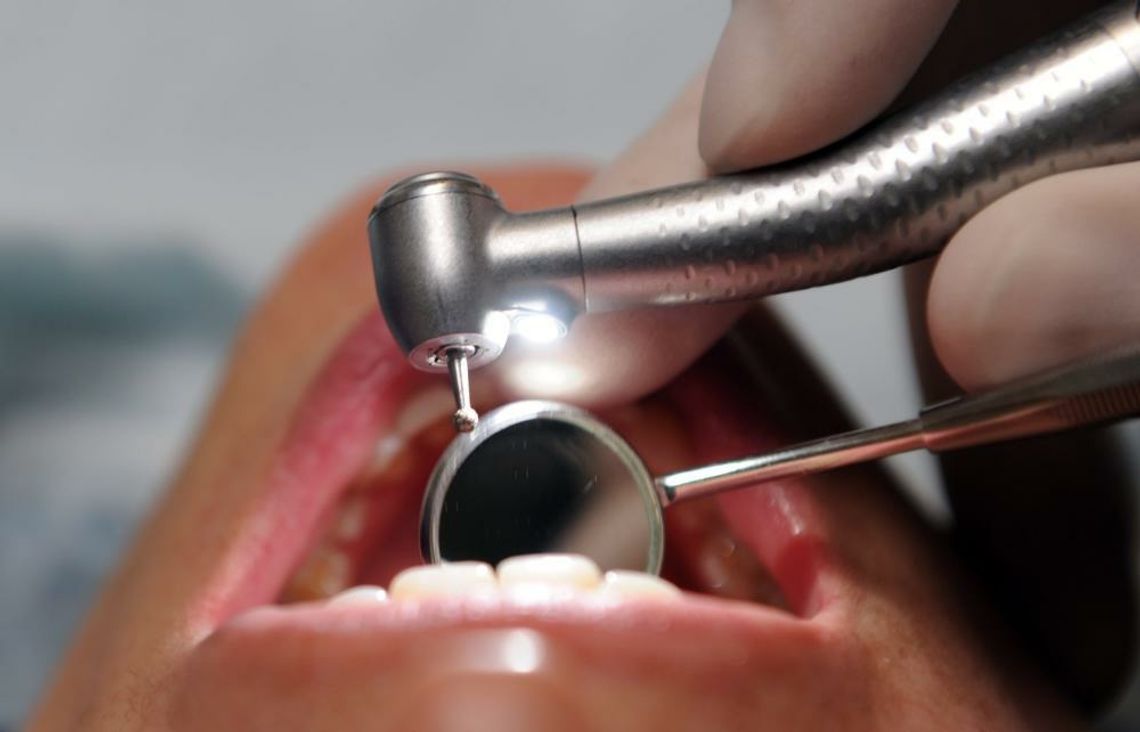 Dbanie o zęby może chronić stawy