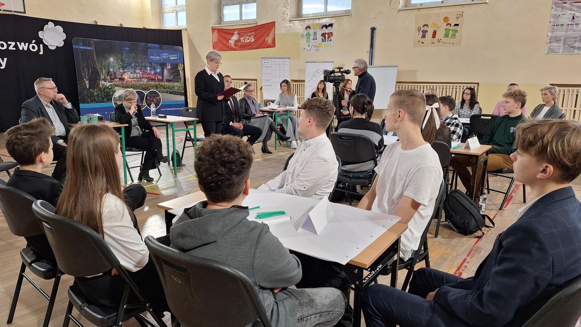 Debatowali na temat cyfrowego rozwoju oświaty