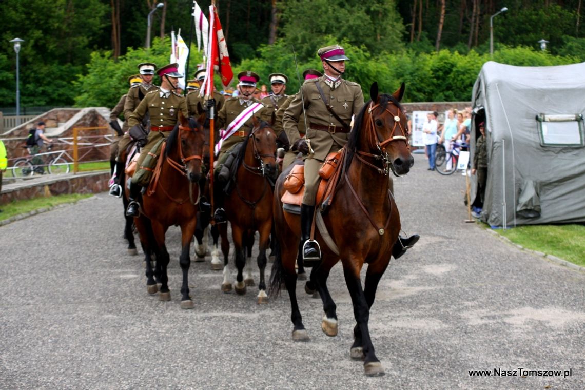 Defilowali kawalerzyści