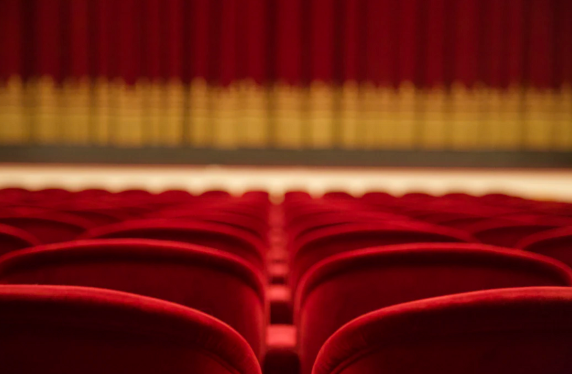 Dlaczego teatr jest lepszy od kina?