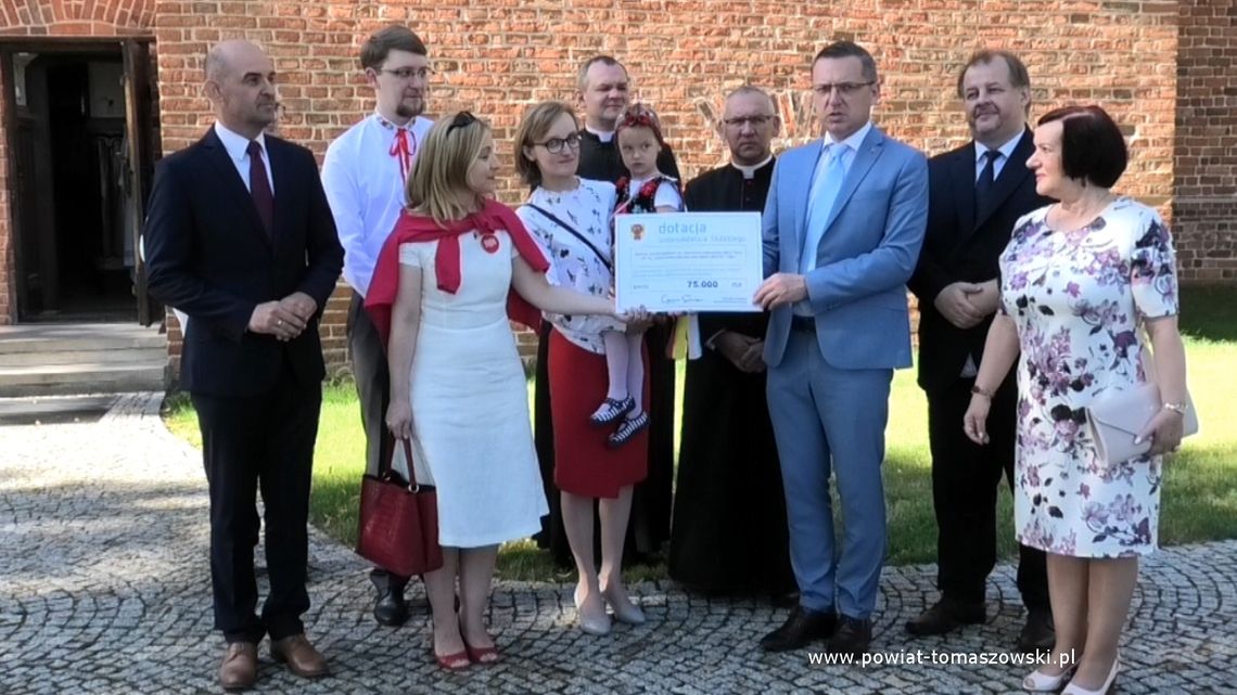 Dotacje na odrestaurowanie trzech zabytkowych  kościołów z powiatu tomaszowskiego
