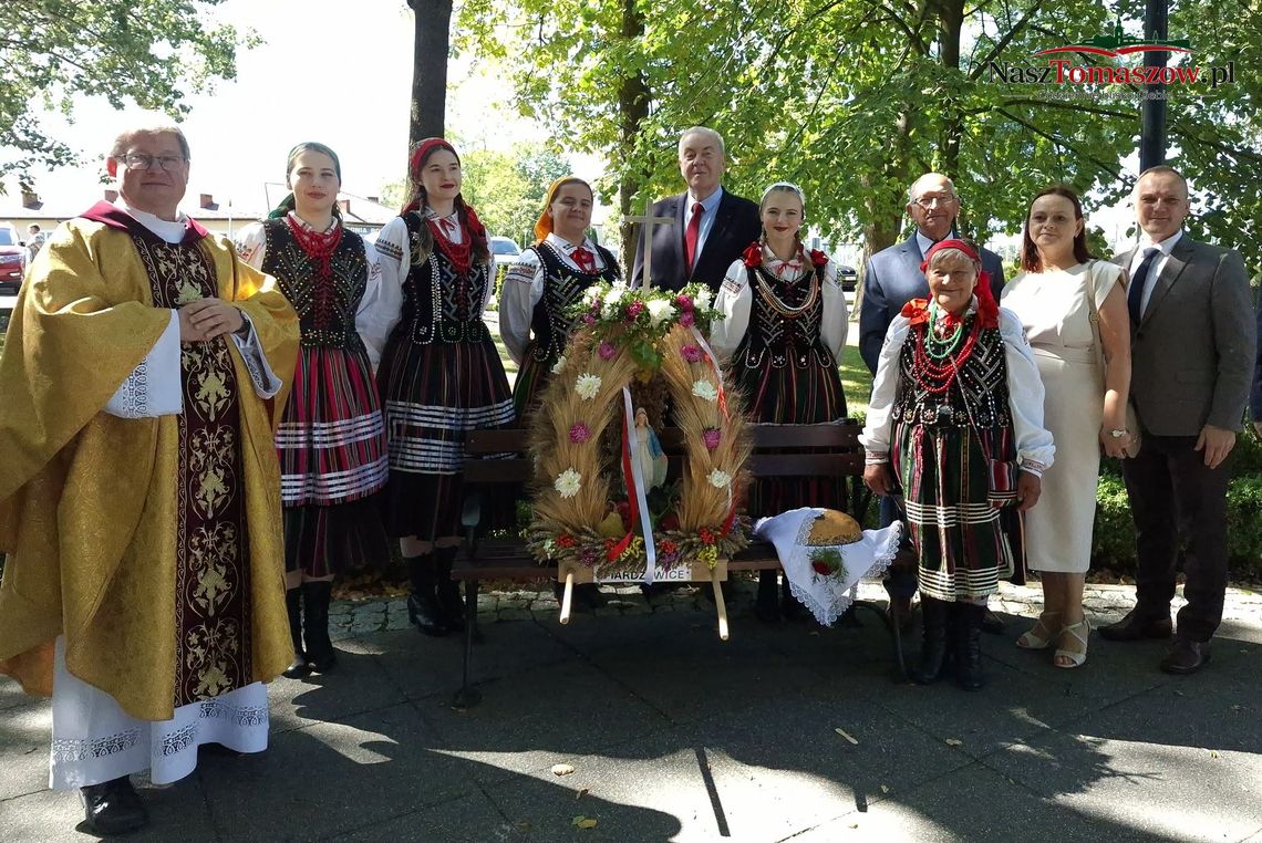Dożynki parafialne w gminie Tomaszów. Rolnicy dziękowali za plony w kilku parafiach Dożynki parafialne w gminie Tomaszów. Rolnicy dziękowali za plony w kilku parafiach