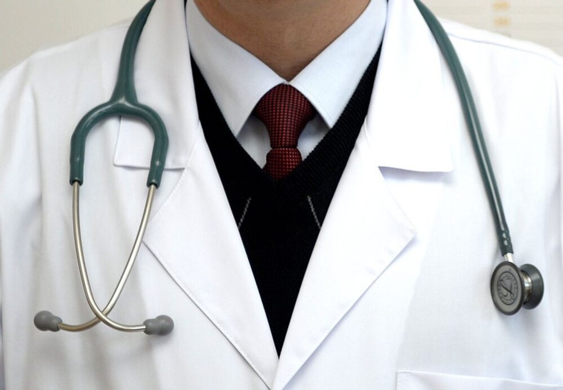 Dr Wrona: reklamy wykorzystujące nielegalnie wizerunek lekarzy krzywdzą chorych podwójnie