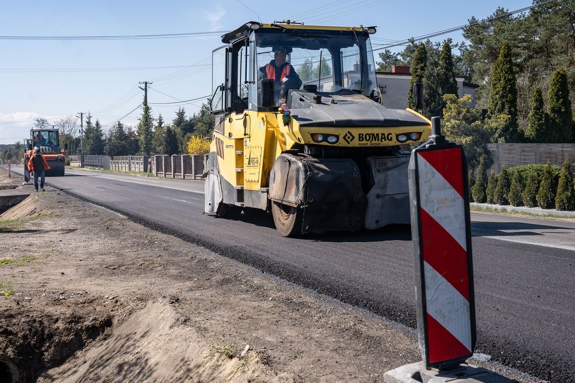 Droga Rokiciny–Łaznów do przebudowy. Powstaną chodniki, przystanki i nowe oświetlenie