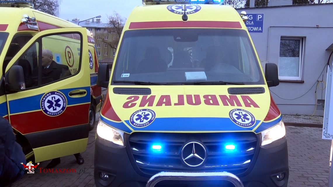 Dwa nowe ambulanse przekazane Tomaszowskiemu Centrum Zdrowia