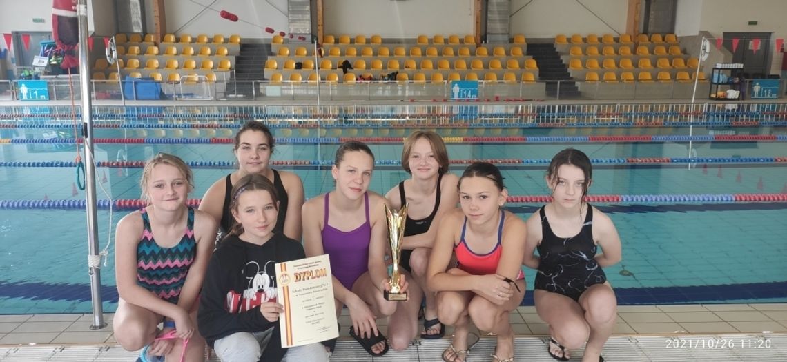 Dziewczęta z „Dwunastki” świetnie pływają