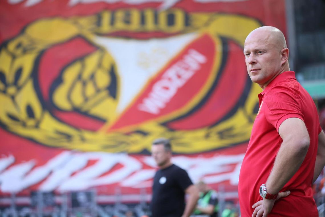 Ekstraklasa piłkarska - Janusz Niedźwiedź nie jest już trenerem Widzewa