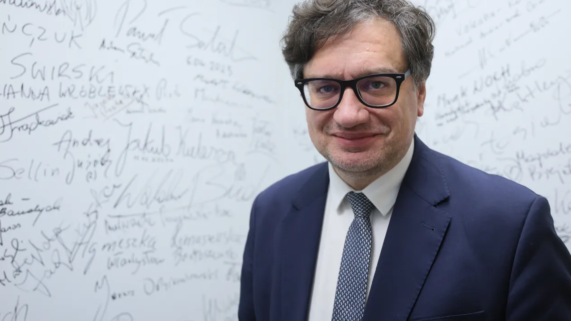 Fałszywe nagie zdjęcia dziecka i AI. UODO: przepisy są, problemem jest ich niestosowanie (wywiad)