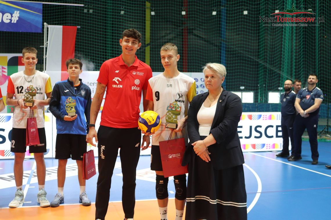Finał siatkarskiej rywalizacji w Arenie Lodowej. Tomaszów gościł młodych zawodników z całej Polski Finał siatkarskiej rywalizacji w Arenie Lodowej. Tomaszów gościł młodych zawodników z całej Polski