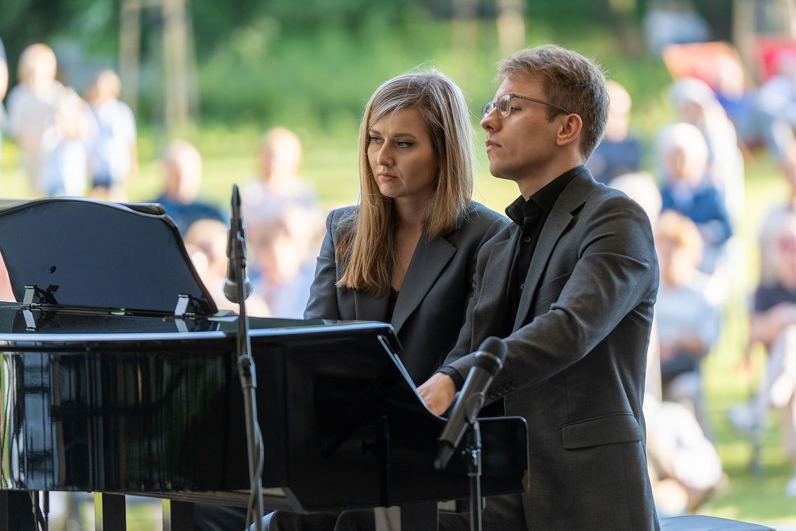 Fortepianowe dźwięki przegoniły chmury nad miastem Fortepianowe dźwięki przegoniły chmury nad miastem