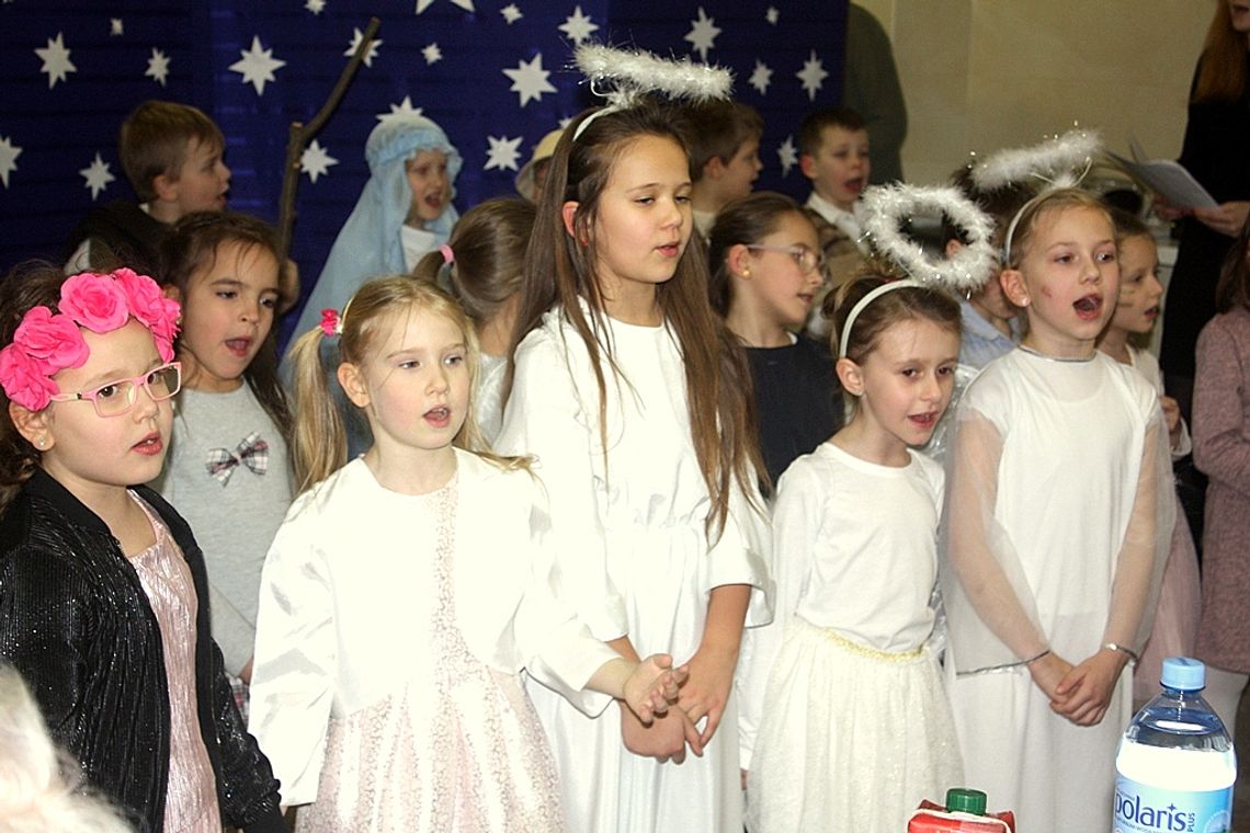 (FOTO) Dzień Babci i Dziadka w Tęczowej Akademii