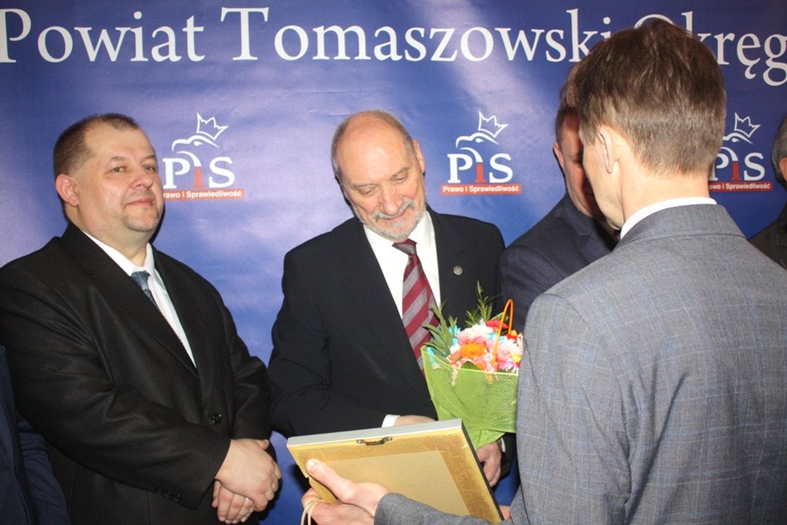 (FOTO/VIDEO) Antoni Macierewicz z wizytą w Tomaszowie