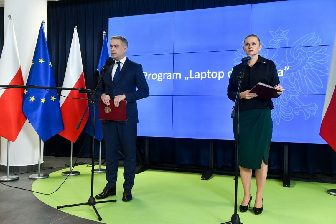 Gawkowski: dzisiaj zawieszamy program "Laptop dla ucznia"