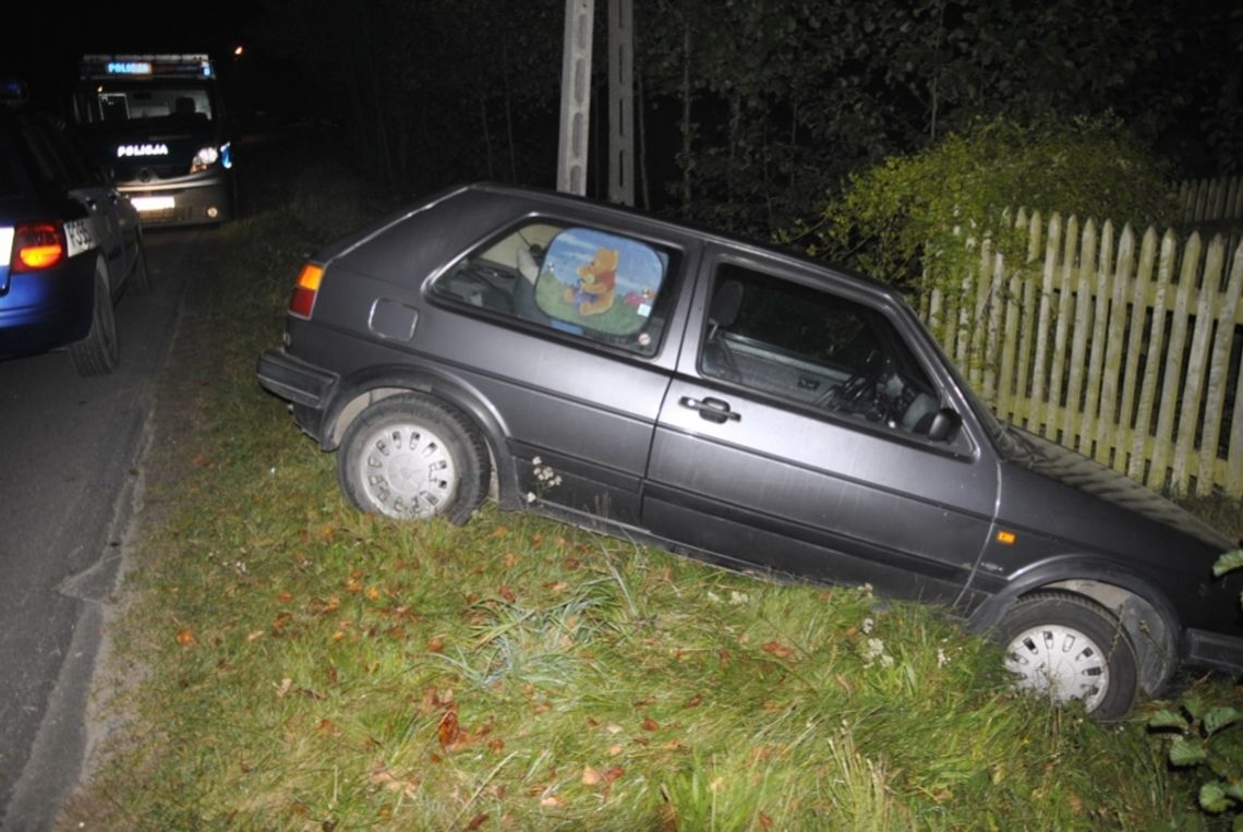 Golf wylądował w rowie, kierowca był pijany