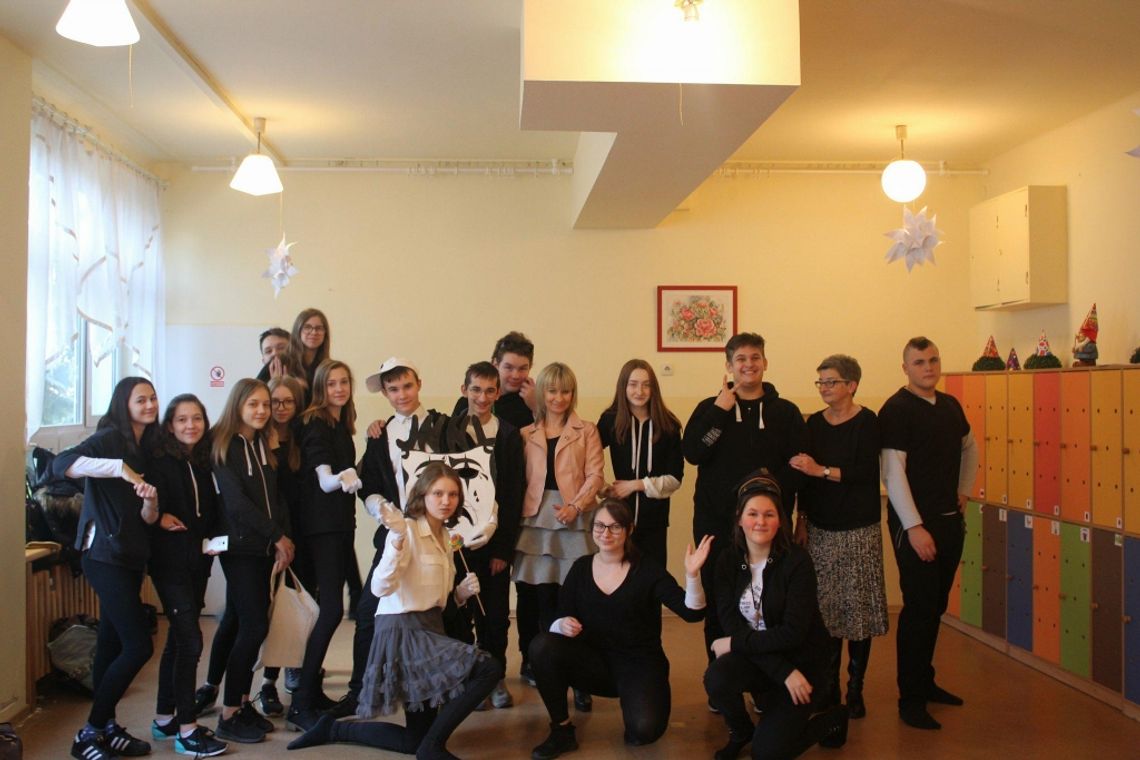 Grupa Teatralna INNI wystawiła "Pociąg do poezji" w Przedszkolach nr 5, 7 i 19