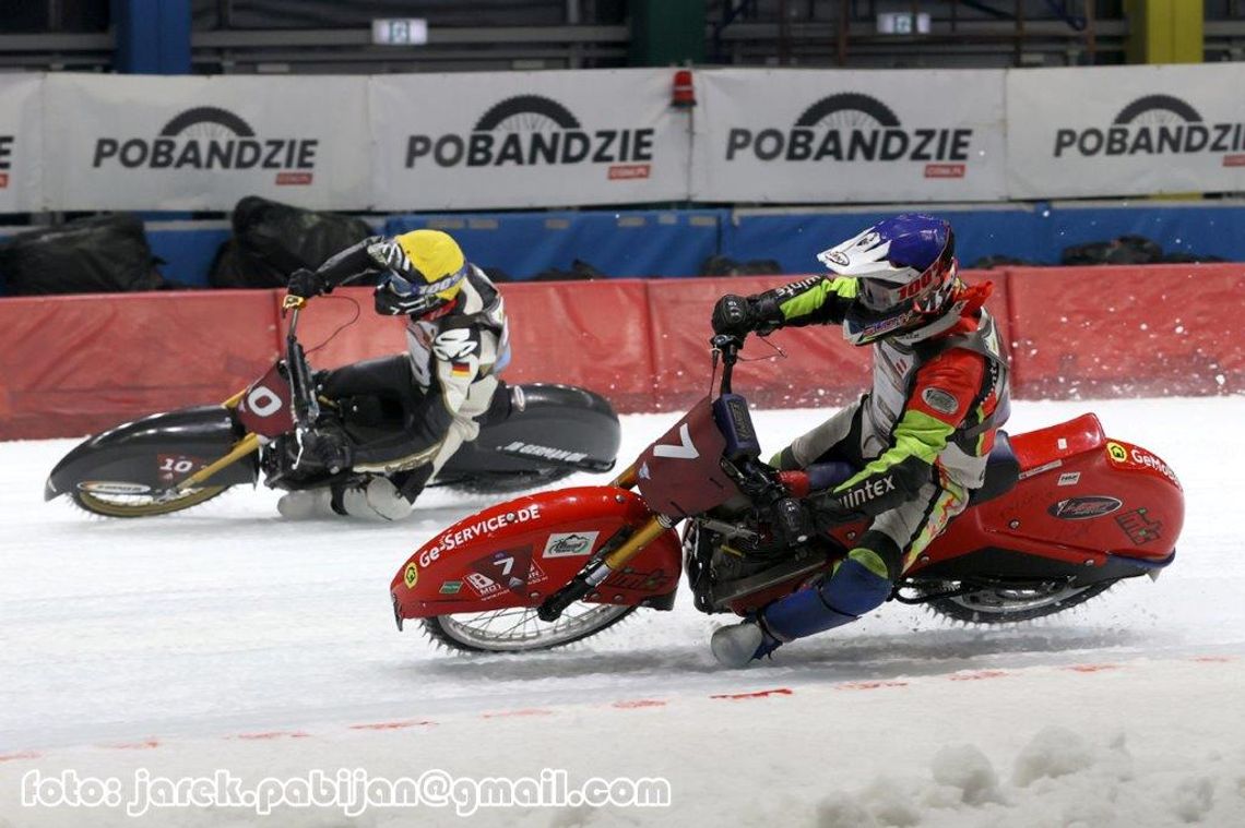 Harald Simon z tytułem Indywidualnego Mistrza Europy w ice speedwayu. Jimmy Olsen najszybszy w Arenie Lodowej