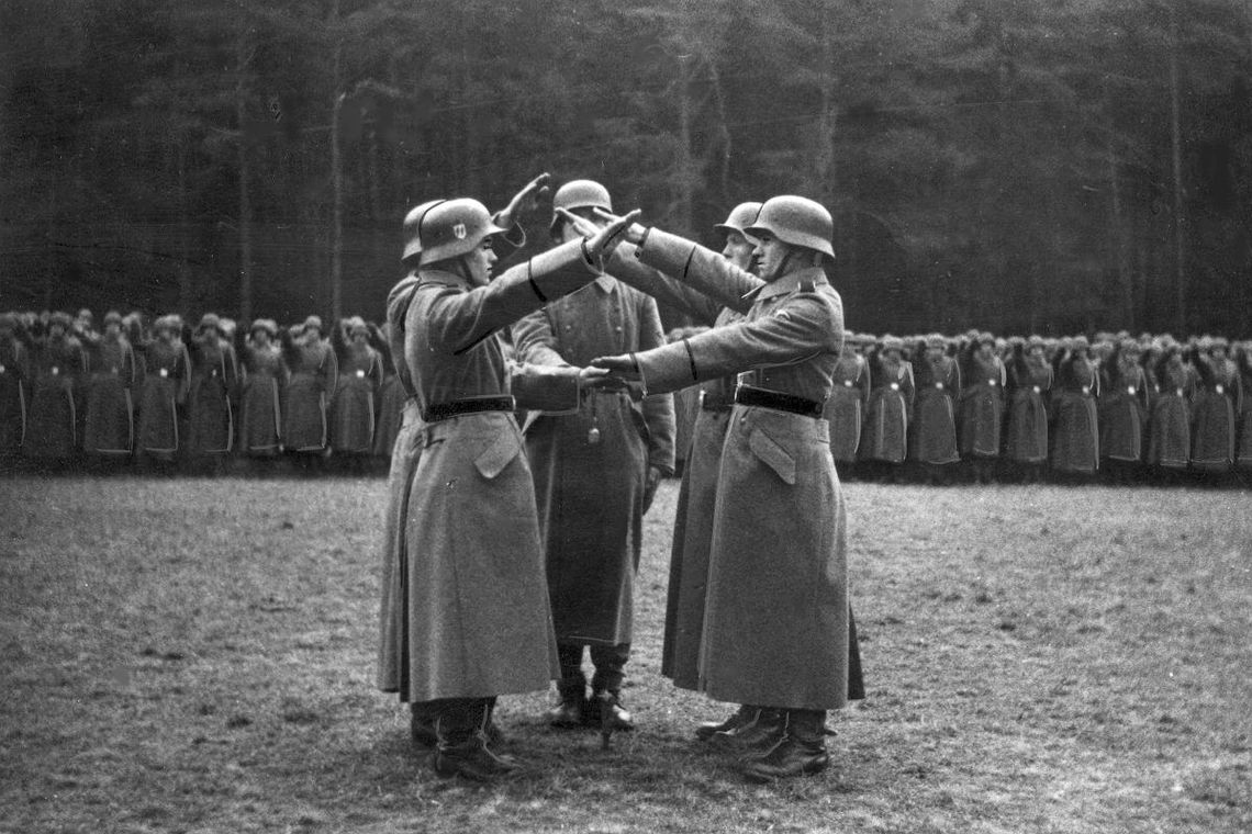 Himmler uznał, że podbite ziemie, także te polskie mogą być rezerwuarem rekrutów dla Waffen-SS Himmler uznał, że podbite ziemie, także te polskie mogą być rezerwuarem rekrutów dla Waffen-SS