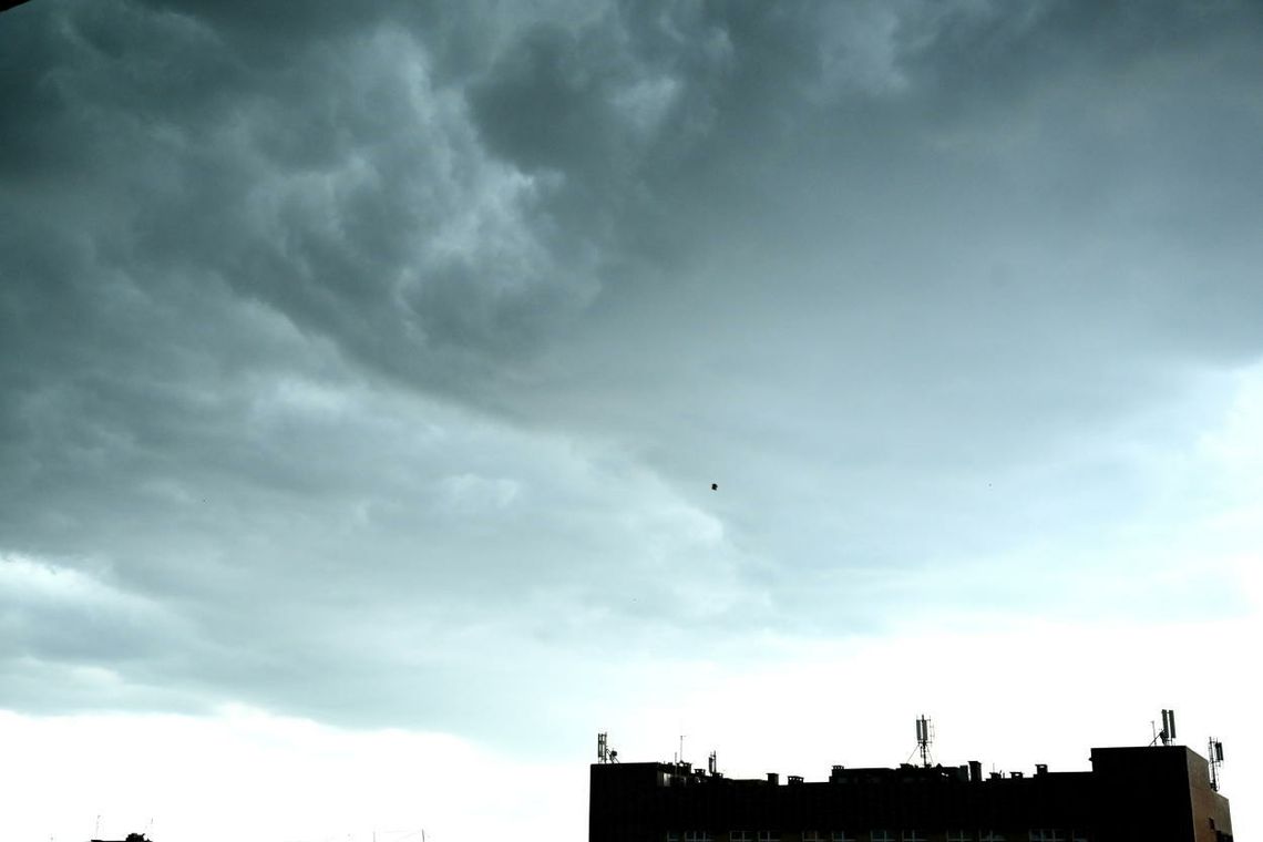 IMGW i RCB wydały ostrzeżenia przed burzami w dużej części kraju