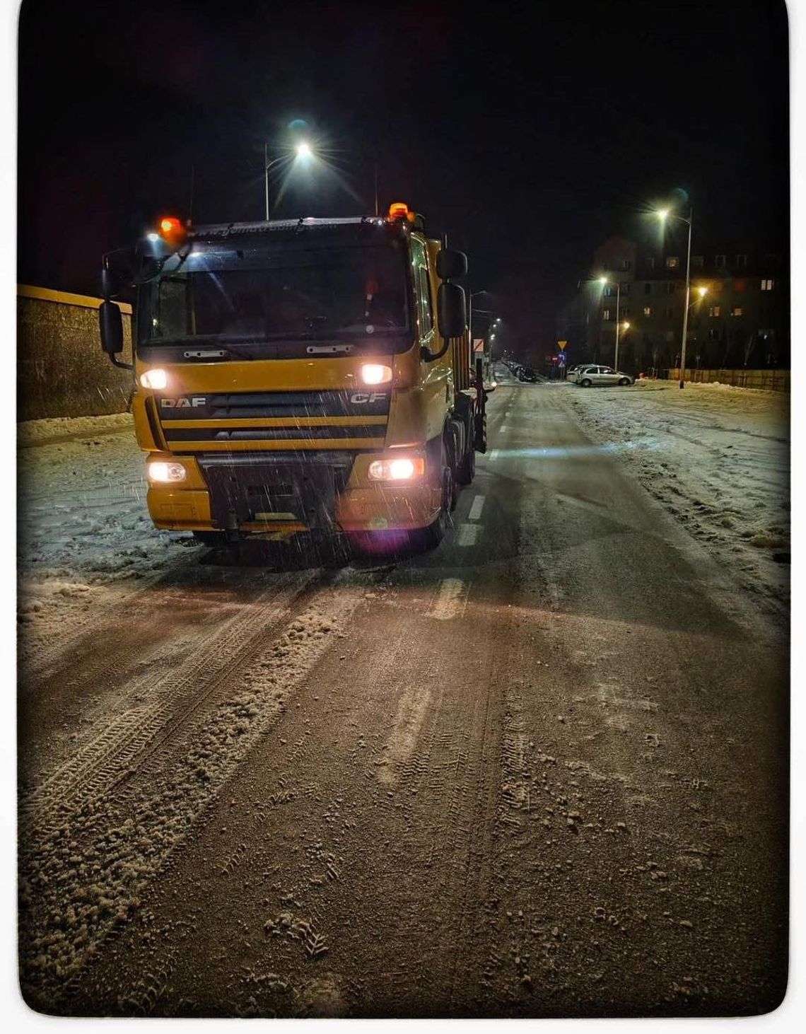 IMGW ostrzega: marznące opady deszczu powodujące gołoledź w 14 województwach