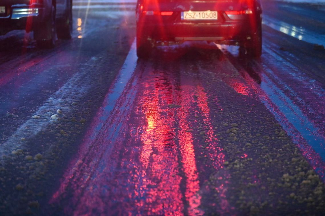 IMGW ostrzega: oblodzenia dróg niemal w całej Polsce