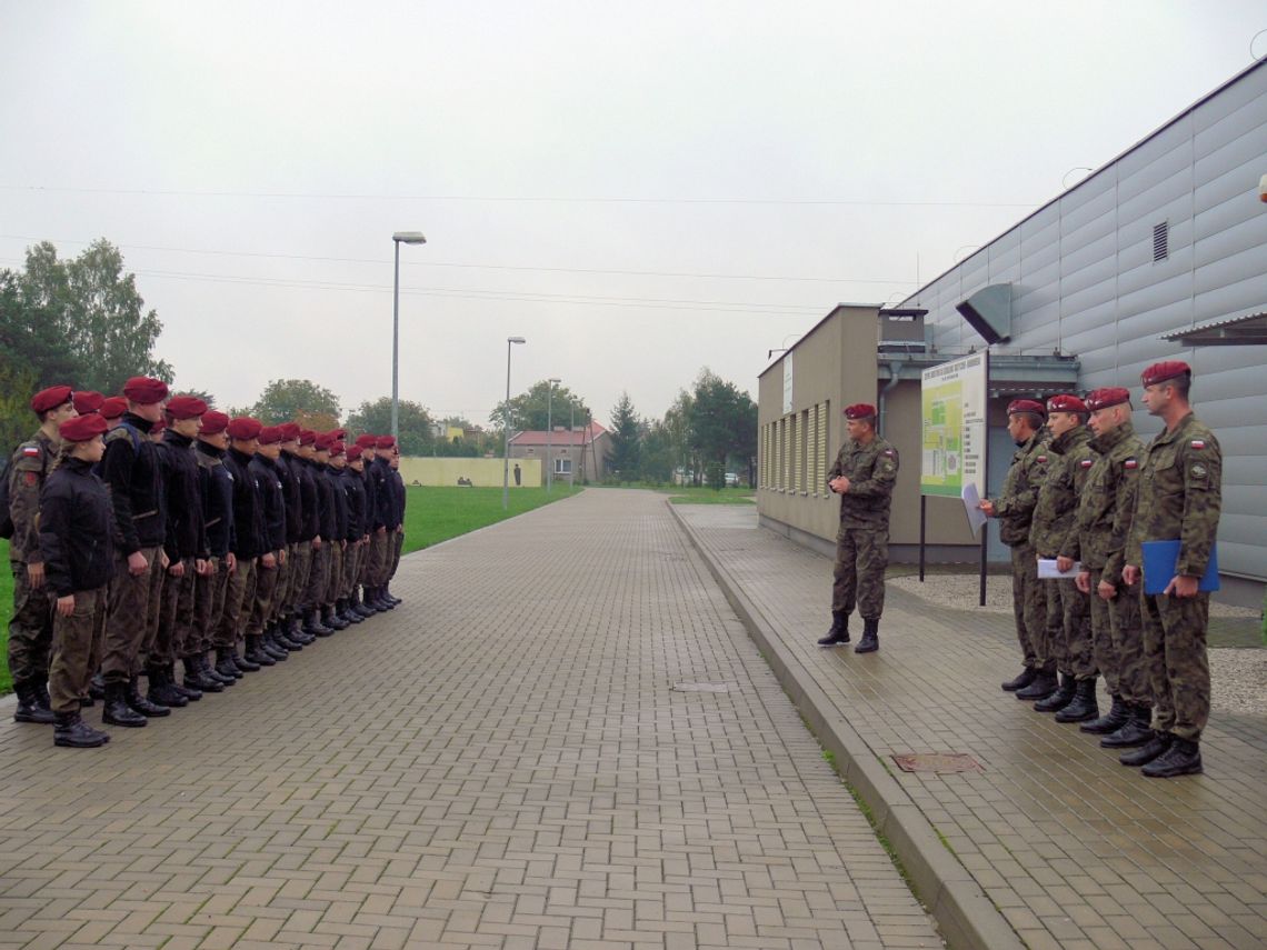 Inauguracja szkolenia praktycznego uczniów „Mechanika” z tomaszowskimi kawalerzystami. Jak działa program MON?