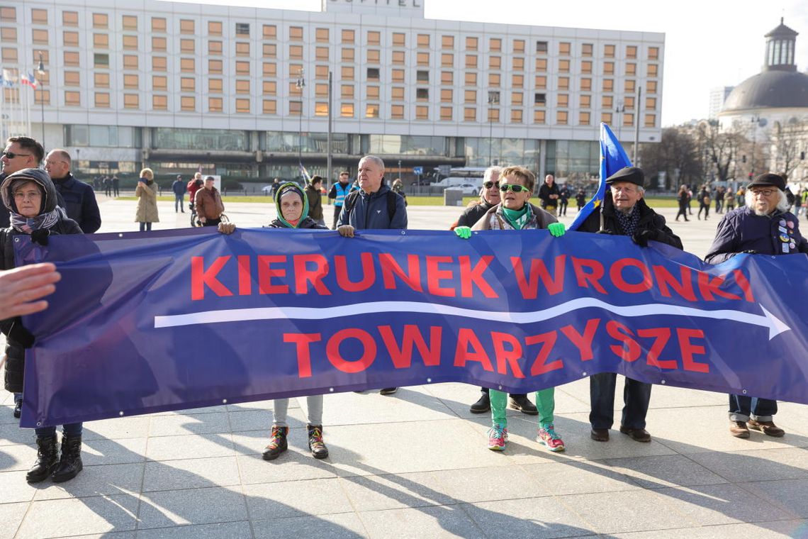 Incydent z prezesem PiS Jarosławem Kaczyńskim podczas uroczystości na pl. Piłsudskiego