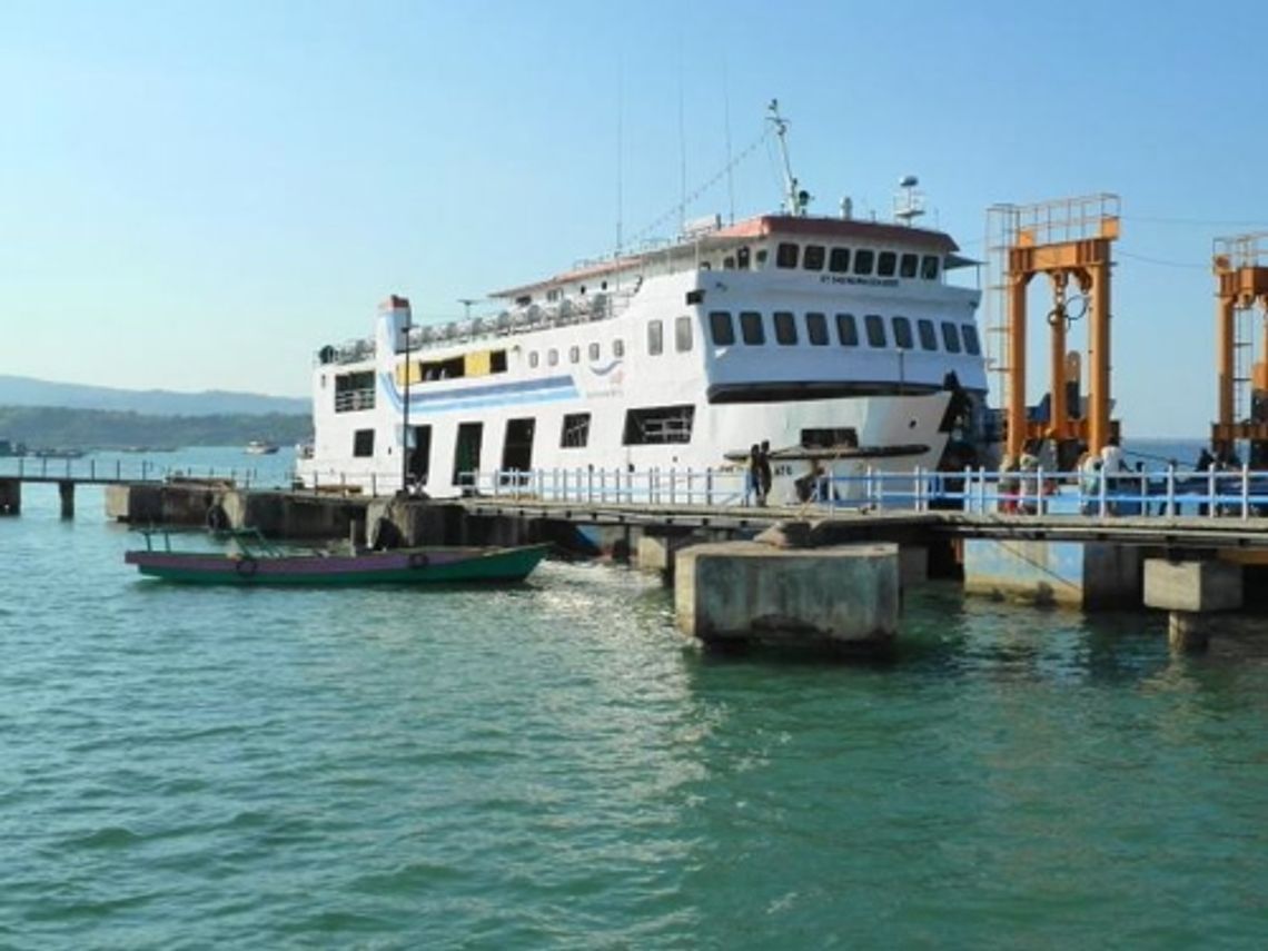 Indonezja (Flores/Timor) - Pływająca konserwa fotostory