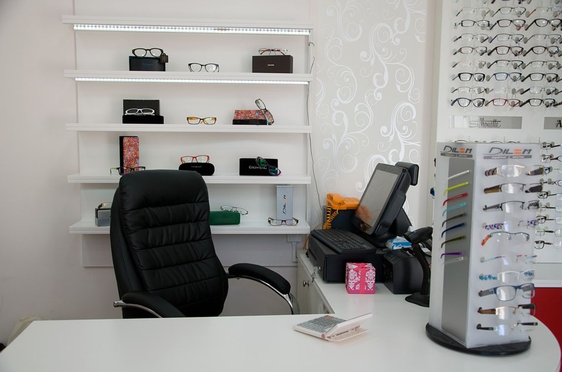 Jak dbać o swoje oczy podczas pracy przy komputerze?