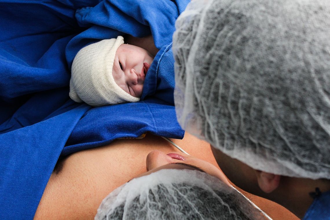 Jak są traktowane kobiety na porodówkach w czasie pandemii COVID-19?