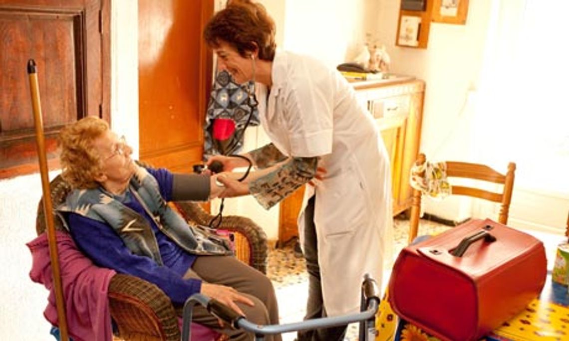 Jakie predyspozycje trzeba posiadać pracując w charakterze opiekunki?