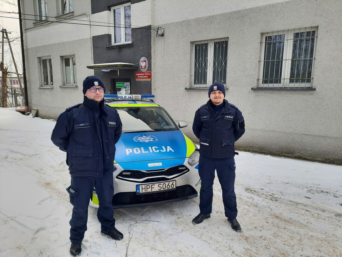 Jeden telefon może uratować życie. Policyjna interwencja na ul. Tkackiej w Tomaszowie