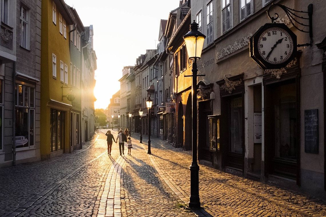 Jest nas coraz mniej. Polaków ubywa. Jesteśmy też coraz starsi 