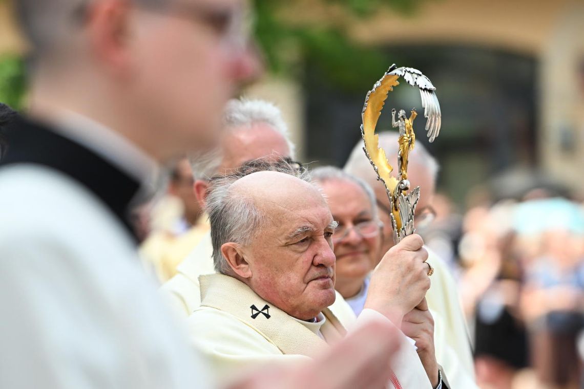 Kard. Nycz: świeckości państwa nie przekreślają ani znaki religijne, ani krzyże