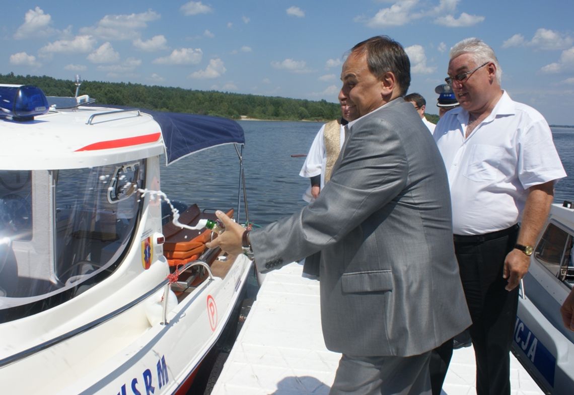 Karetka wodna na Zalewie Sulejowskim Karetka wodna na Zalewie Sulejowskim