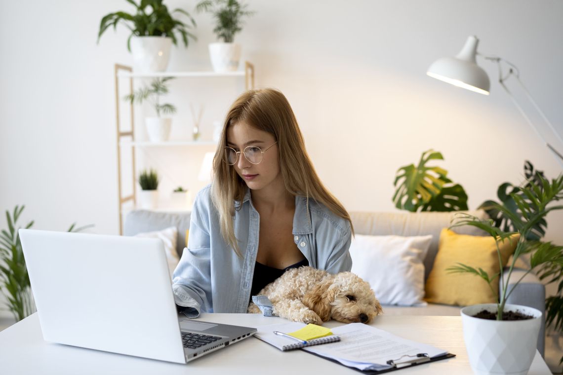 Kawa, która wreszcie nie stygnie - czyli kubek termiczny jako największy wybawca na home office