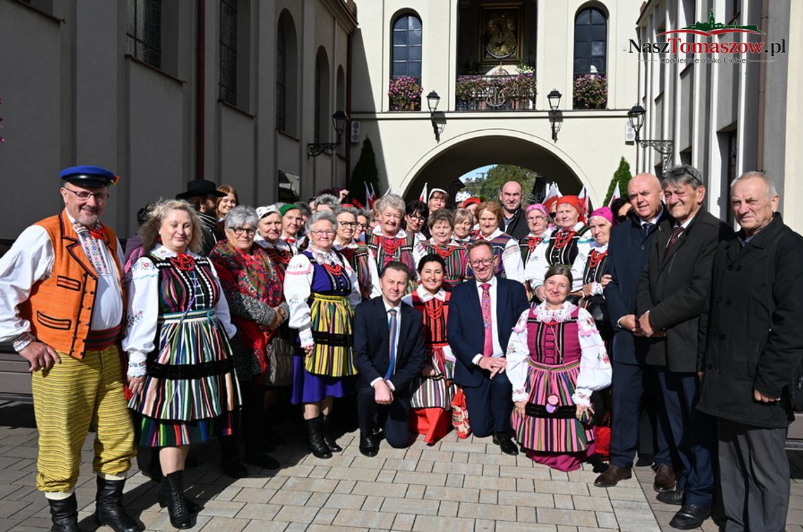 Koła gospodyń i sołtysi z powiatu opoczyńskiego pielgrzymowali do Skarżyska-Kamiennej Koła gospodyń i sołtysi z powiatu opoczyńskiego pielgrzymowali do Skarżyska-Kamiennej