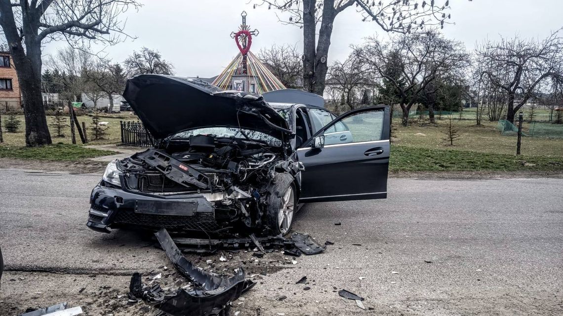Kolizja w Dębniaku. Strażacy usuwali skutki zdarzenia