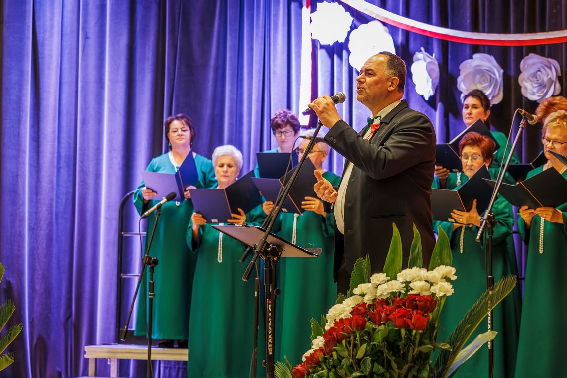 Koncert Chóru Ambitus w Ujeździe: wzruszenie, duma i wspólne świętowanie