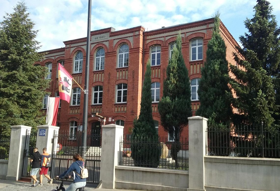 Konkurs na dyrektora „Dąbrowszczaka”. Powiat szuka nowego szefa I LO