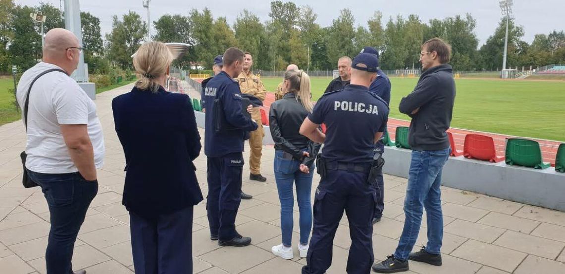 Kontrola służb na Stadionie Miejskim przed meczem Pucharu Polski