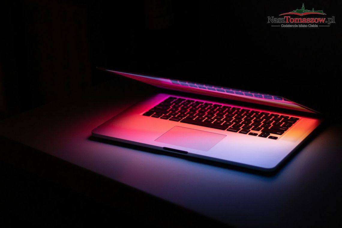 Laptop grzeje się i zwalnia? Co sprawdzić samemu, zanim trafi do serwisu Laptop grzeje się i zwalnia? Co sprawdzić samemu, zanim trafi do serwisu