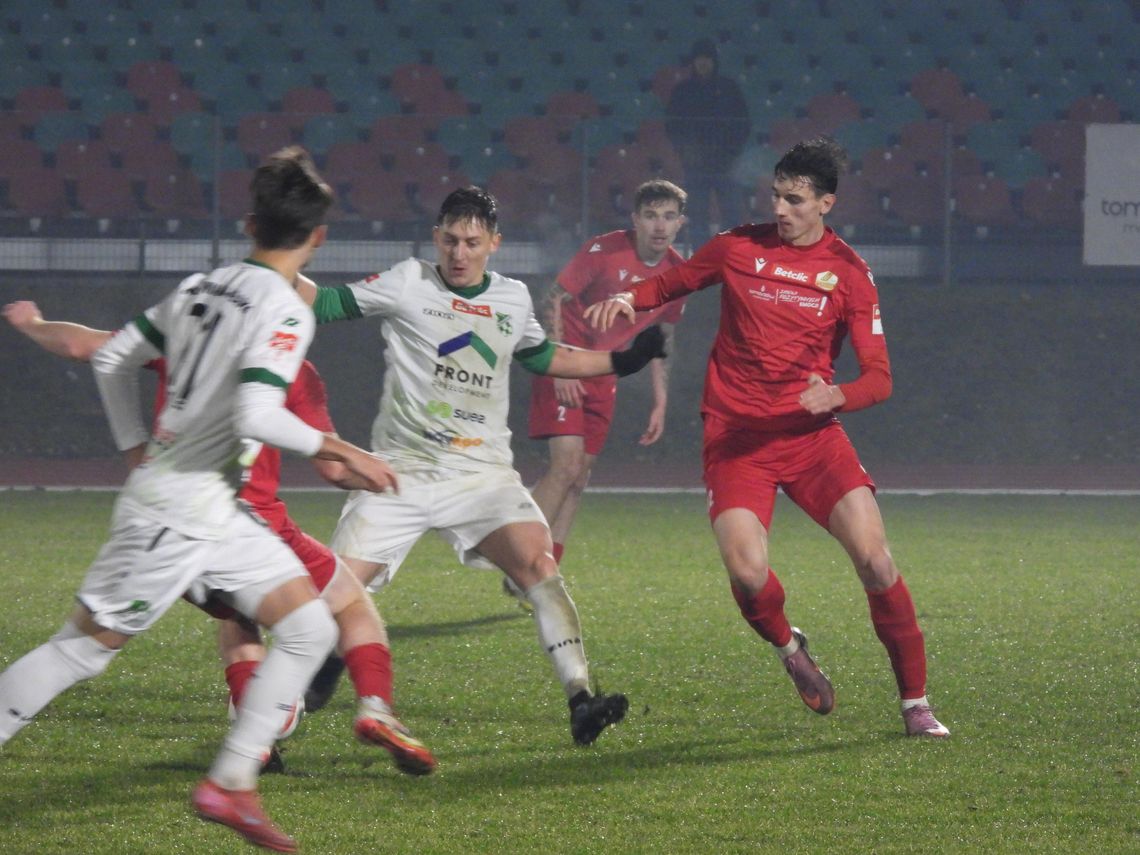 Lechia – Mławianka 1:3. Czerwona kartka ustawiła mecz na otwarcie 16. kolejki Lechia – Mławianka 1:3. Czerwona kartka ustawiła mecz na otwarcie 16. kolejki