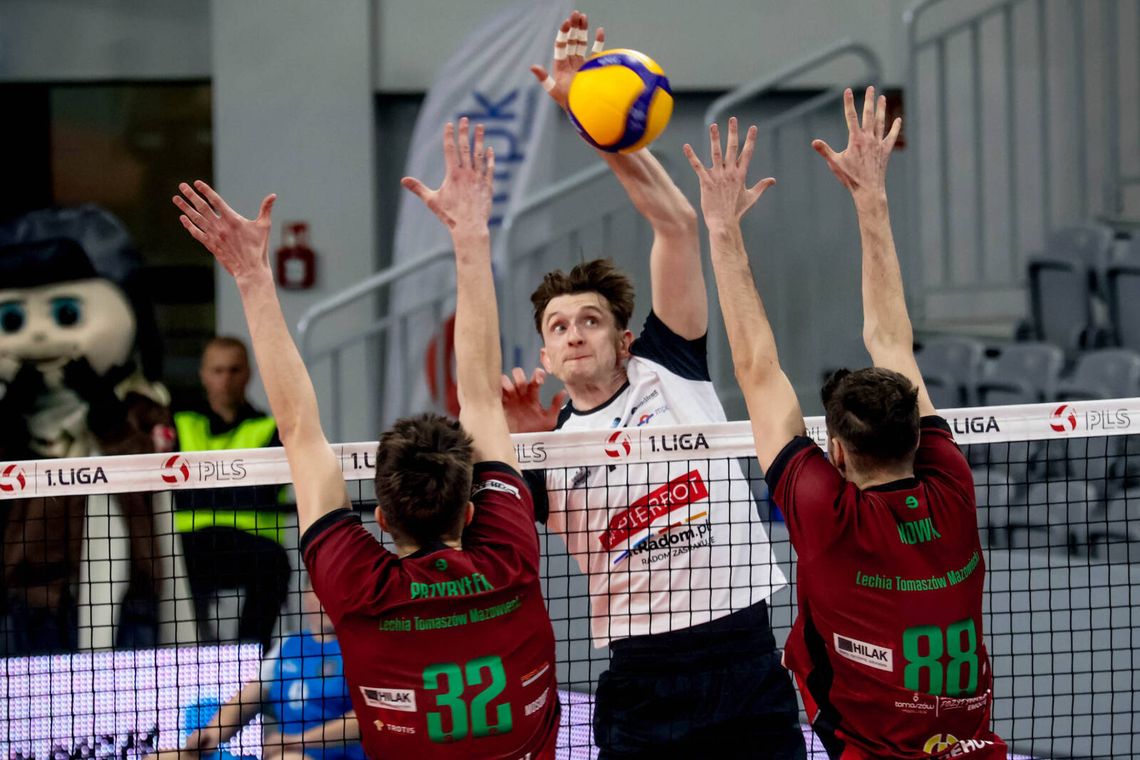 Lechia zaczęła od zwycięstwa, ale Radom odwrócił losy meczu. Czarni lepsi w czterech setach Lechia zaczęła od zwycięstwa, ale Radom odwrócił losy meczu. Czarni lepsi w czterech setach