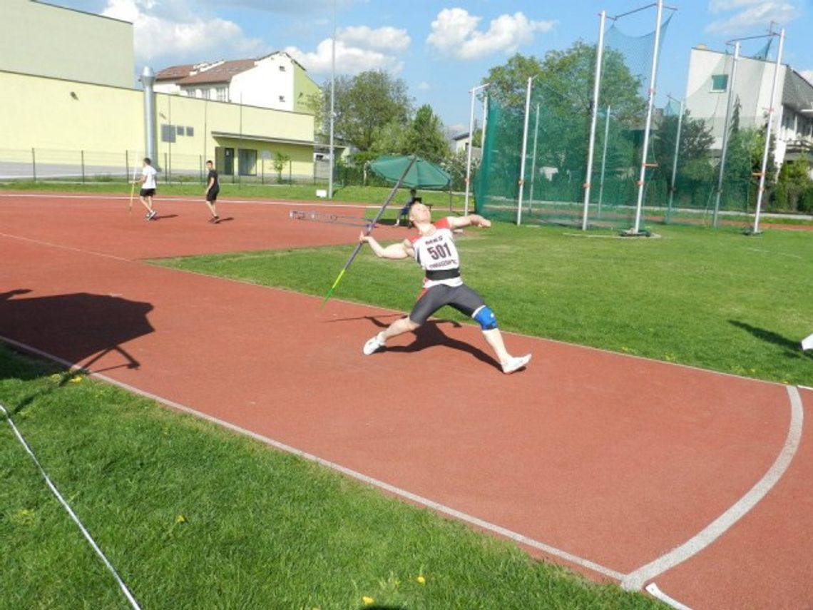 Lekkoatleci MKS Tomaszów rozpoczęli sezon na powietrzu